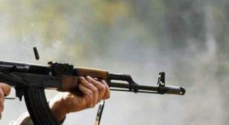 إصابة شاب بطلق ناري من سلاح حربي أمام منزله في ينطا براشيا الوادي