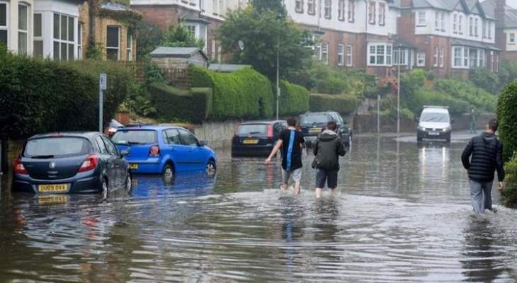  العاصفة دينيس تتسبب بأمطار غزيرة وفيضانات في بريطانيا