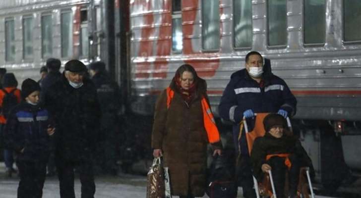 الطوارئ الروسية: إجلاء أكثر من 95 ألف شخص من لوغانسك ودونيتسك إلى روسيا