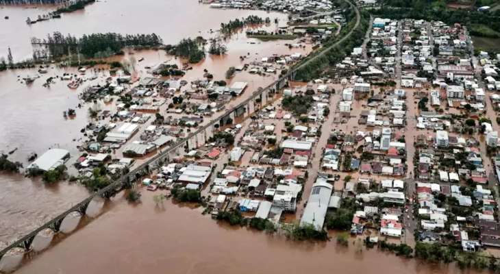 ارتفاع حصيلة ضحايا الفيضانات في جنوب البرازيل الى أكثر من 55 شخصا