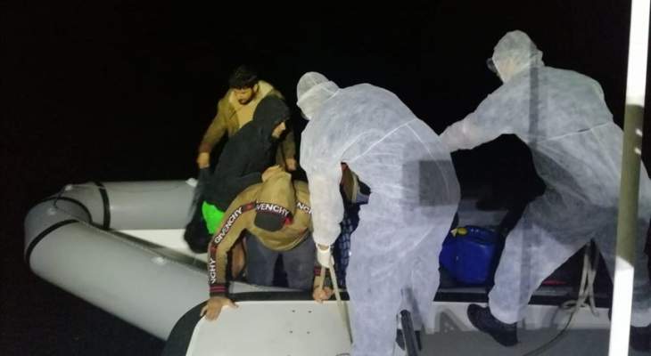 خفر السواحل التركي أنقذ 21 طالب لجوء على متن قارب مطاطي قبالة سواحل مرمريس