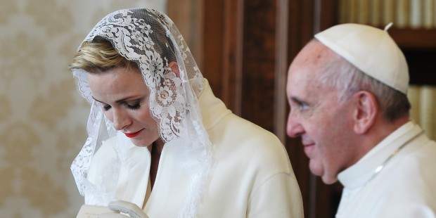 من هنّ النساء السبع اللواتي يحقّ لهنّ ارتداء الأبيض في حضرة البابا
