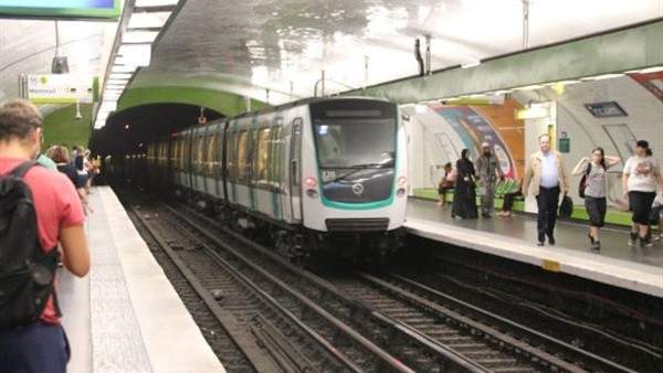  اجلاء آلاف الركاب من مترو باريس جراء عطل فني 