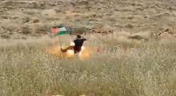 إنفجار عبوّة ناسفة بإسرائيلي خلال محاولته انتزاع علم فلسطين في رام الله