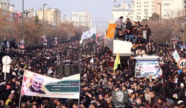 صحيفة لوفيغارو:طهران تشهد أكبر مشاركة جماهيرية منذ وفاة الامام الخميني