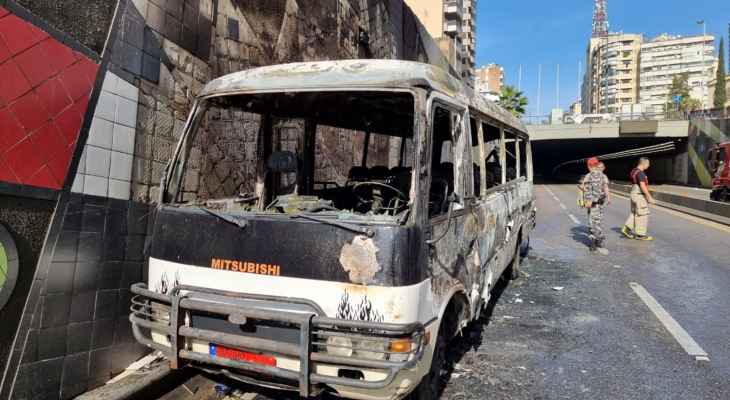 إطفاء بيروت أخمد بمؤازرة الدفاع المدني حريقاً في باص عند نفق سليم سلام