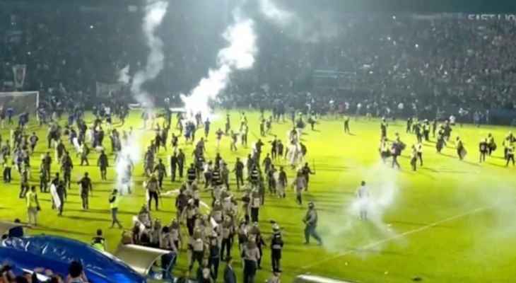 السلطات الإندونيسية أوقفت مسؤولين مدى الحياة بسبب وفاة 125 شخصًا بعد مباراة كرة قدم