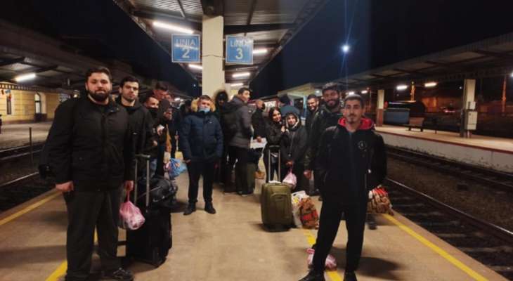 أكثر من 50 طالبا لبنانيا وصلوا من أوكرانيا إلى فندق في بوخارست تمهيدا لعودتهم إلى لبنان