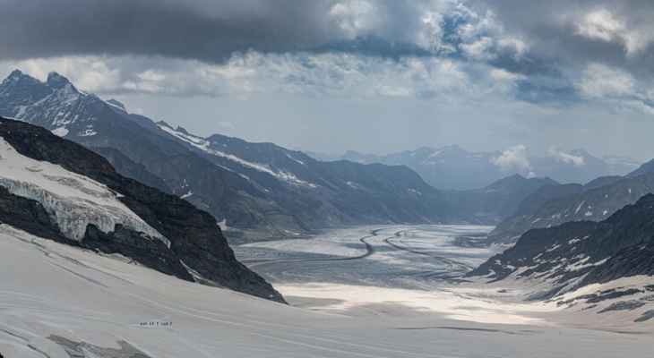 الشرطة السويسرية: مقتل اثنين من متسلقي الجبال وإصابة 9 آخرين جراء سقوط كتل جليدية