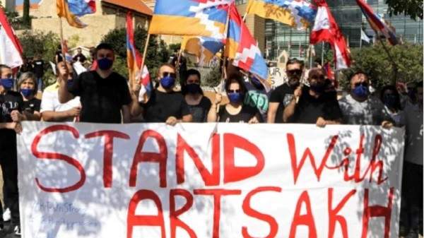 وقفة احتجاجية للجمعيات الطالبية والشبابية الأرمنية أمام مقر الاسكوا 
