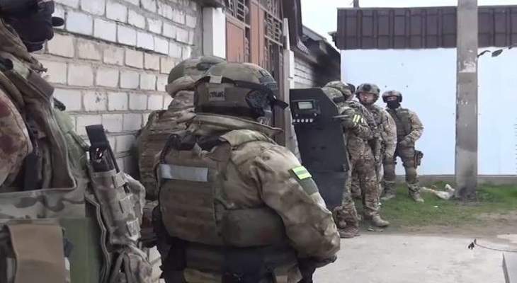الجيش الروسي يسلم مساعدات إنسانية للنازحين عن إدلب