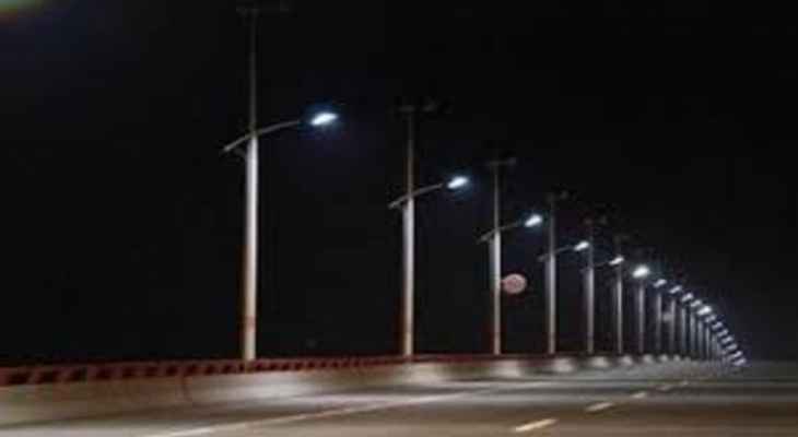 الجيش أنار طرقات واماكن عامة في عكار بمصابيح تعمل بالطاقة الشمسية