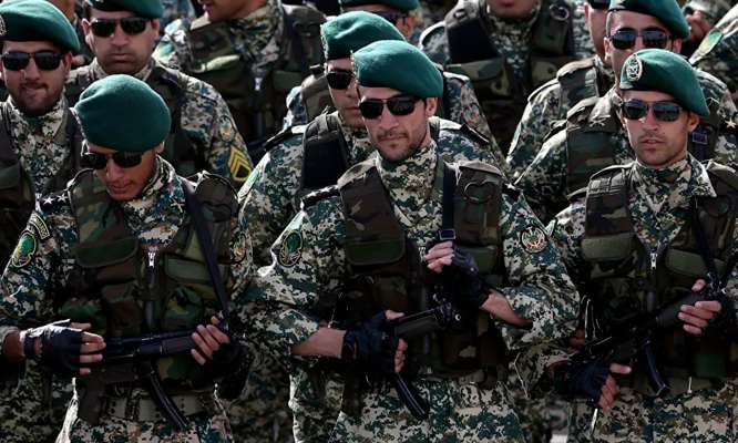 قائد إيراني متوجهًا إلى "الأعداء": الجيش يراقب تطورات دول الجوار إلى جانب حدود البلاد