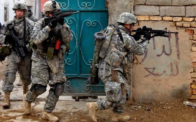 نواب عراقيون: بقاء القوات الاميركية يمثل احتلالا وجميع المرجعيات ترفضه
