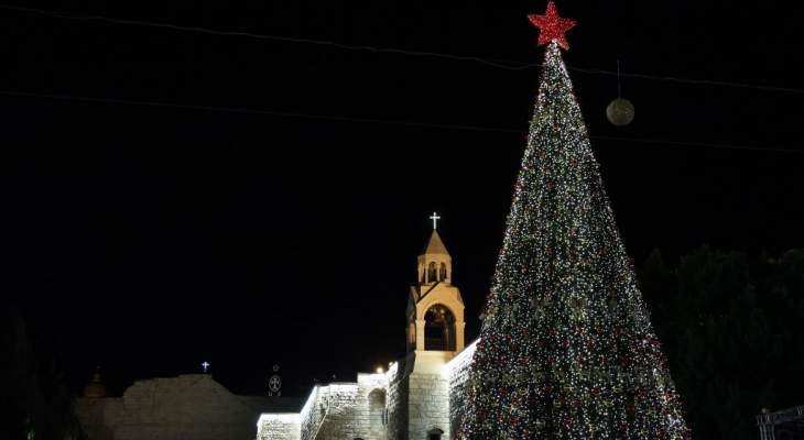 بيت لحم تضيء شجرة الميلاد بلا جمهور بسبب التدابير المتخذة لمواجهة كورونا