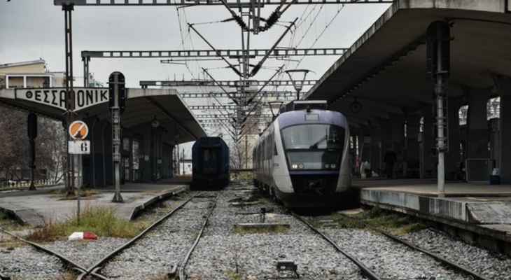 حركة القطارات استؤنفت في اليونان جزئياً بعد توقف استمر 3 أسابيع عقب كارثة تصادم قطارين