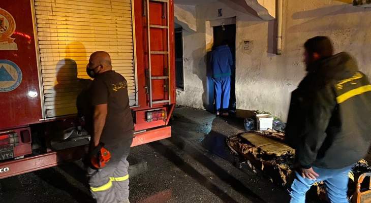 النشرة: الدفاع المدني أخمد حريقا شب داخل منزل في حي البعاصيري بصيدا