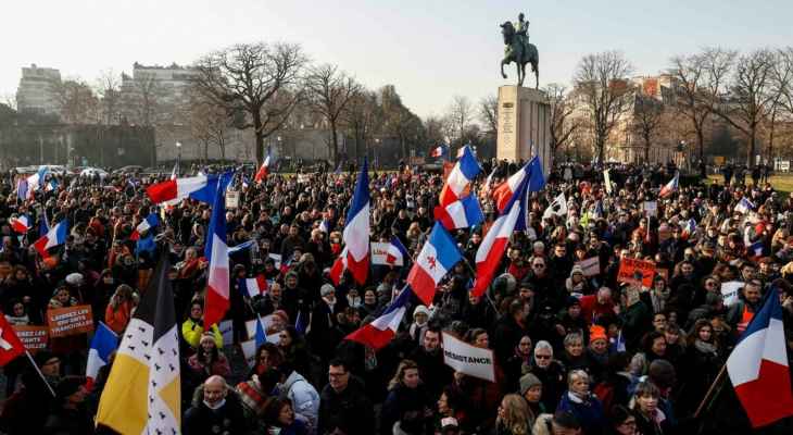 الداخلية الفرنسية: 54 ألف شخص تظاهروا ضد التصاريح الصحية والتلقيح الإجباري