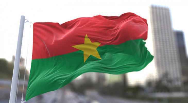 تلفزيون بوركينا فاسو: إقالة رئيس المجلس العسكري في البلاد وحل الحكومة وإغلاق الحدود حتى إشعار آخر