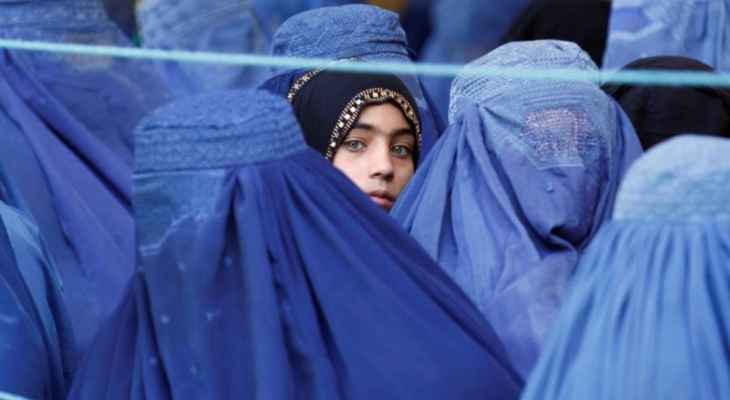 طالبان فرضت قيوداً على ظهور المرأة الأفغانية بالإعلام: عليها مراعاة قواعد الحجاب الإسلامي