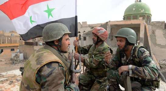 "الميادين": مقتل 12 عنصرًا من الجيش السوري إثر إستهداف حافلتهم بصاروخ بريف حلب الغربي