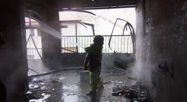  نجاة ام وطفلها من حريق منزلهما في مزبود والدفاع المدني عمل على إخماده