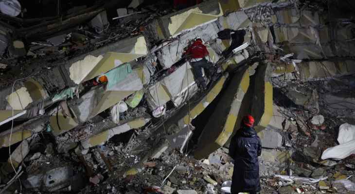 نائب الرئيس التركي أعلن ارتفاع عدد قتلى الزلزال إلى 3419: عدد الهزات الارتدادية منذ أمس وصل إلى 312