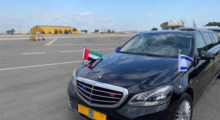 سفير الإمارات بإسرائيل وصل تل أبيب على متن أول رحلة لشركة الاتحاد للطيران