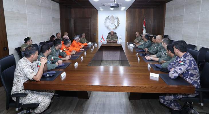 قائد الجيش التقى فريق الطيارين من الأردن وقبرص الذين شاركوا بإخماد الحرائق