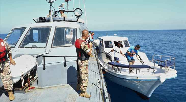 وحدة من القوات البحرية بالجيش نفذت تمرينا يحاكي فرضية اعتراض مركب هجرة غير شرعية قبالة شاطئ طرابلس