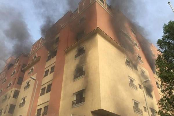 وفاة 7 أشخاص واصابة اكثر من 220 بحريق مبنى سكن موظفي ارامكو بالسعودية