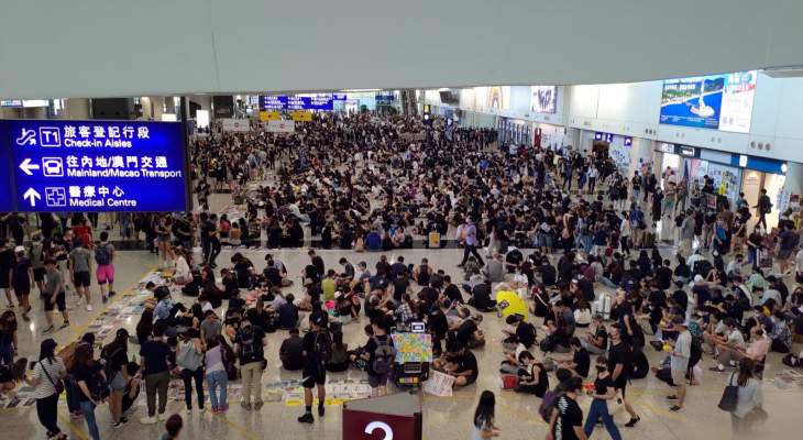 &quot;أ.ف.ب&quot;: تعليق إجراءات تسجيل ركاب الرحلات المغادرة من مطار هونغ كونغ