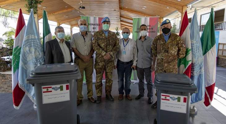 الكتيبة الإيطالية في اليونيفيل سلمت 500 مستوعب لتجميع النفايات لبلدية تبنين