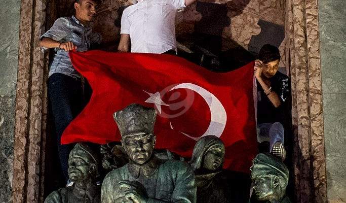 برلمان تركيا وافق بالاجماع على تشكيل لجنة تقص للتحقيق بمحاولة الانقلاب