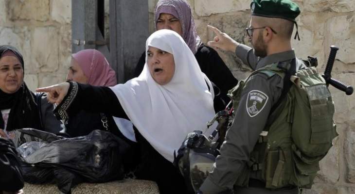النشرة: إسرائيل تمنع نساء وصحفيات مقدسيات من دخول المسجد الأقصى