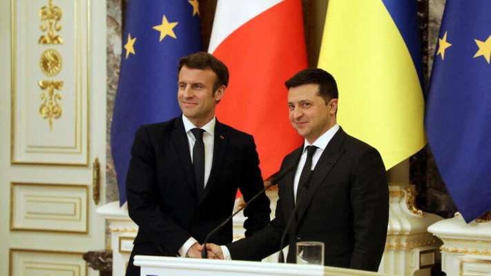 الإليزيه: ماكرون أخبر زيلينسكي استعداد فرنسا لتلبية احتياجات أوكرانيا للأسلحة الثقيلة