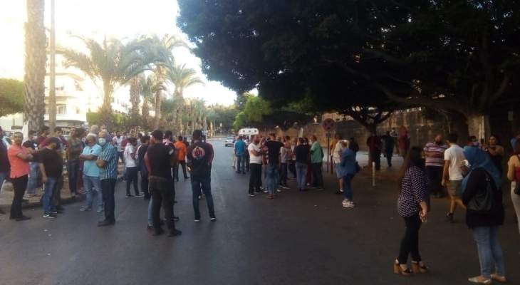 محتجون قطعوا السير أمام سراي صيدا الحكومي