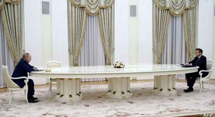 الكرملين عن حجم الطاولة بين بوتين وماكرون: الرئيس الفرنسي رفض إجراء فحص "pcr"