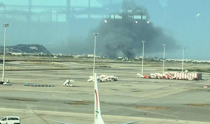 وسائل إعلام اسبانية: اندلاع حريق ضخم في مطار برشلونة 