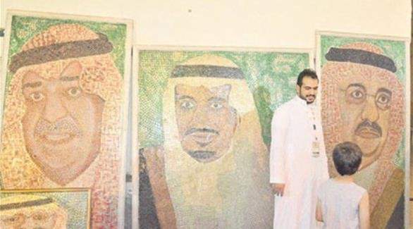 سعودي يرسم أكبر لوحة في العالم بـ50 ألف عملة معدنية