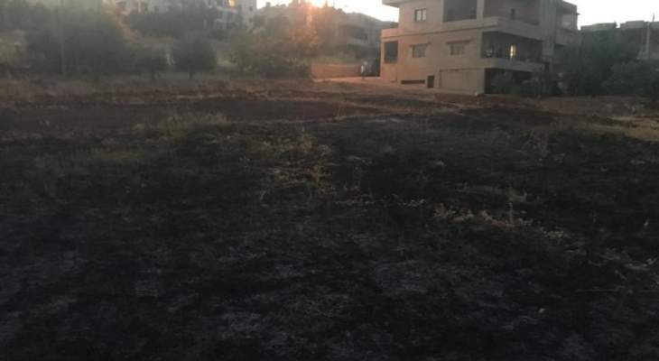 الدفاع المدني أخمد حريق أعشاب في الكرك بزحلة
