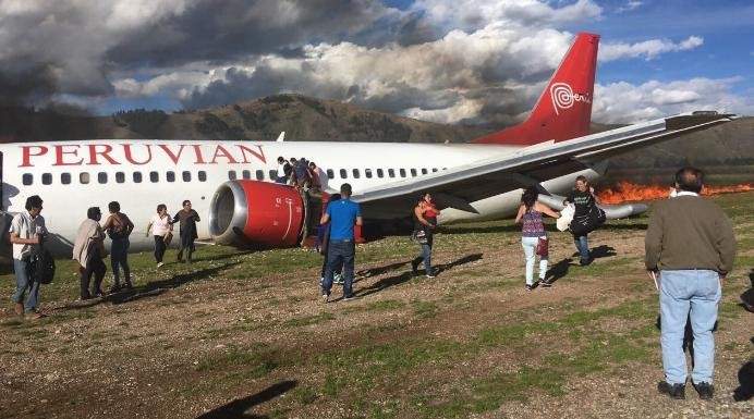 تحطم طائرة ركاب على مدرج مطار في بيرو ونجاة جميع ركابها