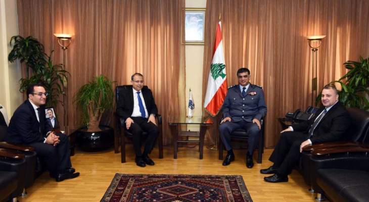 اللواء عثمان عرض للأوضاع العامة في البلاد مع السفير المصري