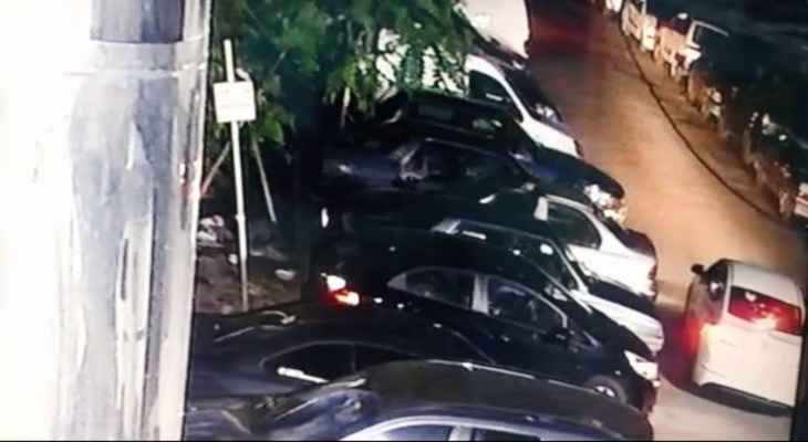 "النشرة": فيديو لعملية سرقة سيارة في شارع السنترال في فرن الشباك