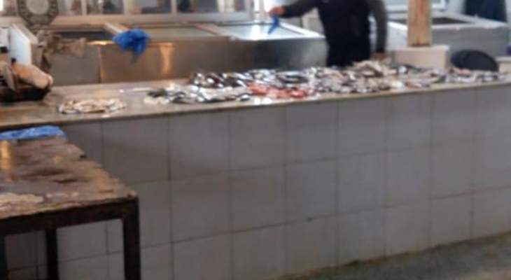 النشرة: جولة لمراقبي وزارتي الصحة والزراعة في سوق السمك بصيدا للتأكد من التقيد بالشروط الصحية