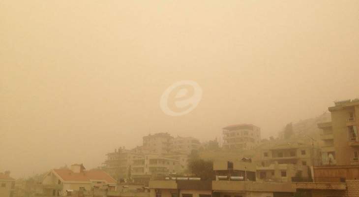 &quot;عاصفة عراقية&quot; تحجب شمس اللبنانيين بالغبار حتى الخميس 