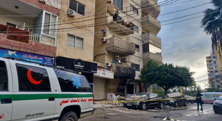 النشرة: سقوط شرفة لشقة من أحد الأبنية السكنية في صور واقتصرت الاضرار على الماديات