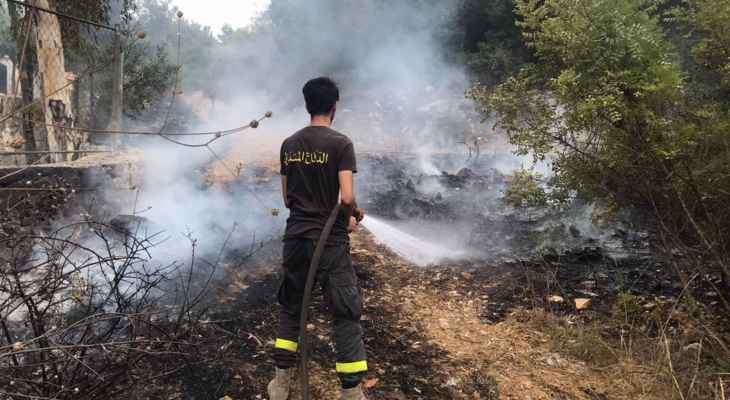 الدفاع المدني أخمد حريق اعشاب واشجار حرجية في شحيم