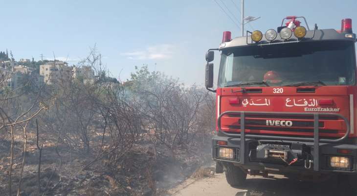 الدفاع المدني: إخماد حريق أعشاب وأشجار إثر غارة إسرائيلية استهدفت خراج الحلوسية ودير قانون النهر