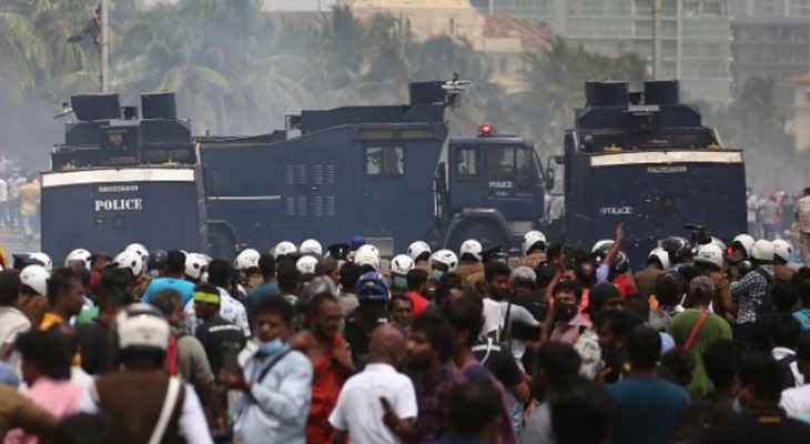 تواصل الاحتجاجات المناهضة للحكومة في سريلانكا رغم حظر تجول "صارم"